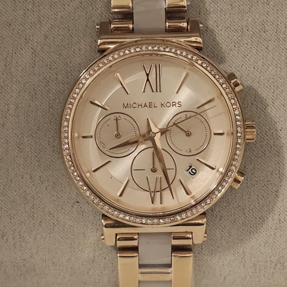 Michael Kors Women's Rose Gold Watch MK6560 Michael Kors Analog Rose Gold - Picture 4 of 8